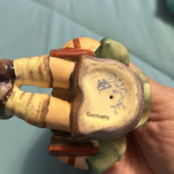 Hummel - Picture 3 of 3